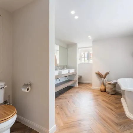 Manouchka In Luxury Seaside Apartamento De Haan