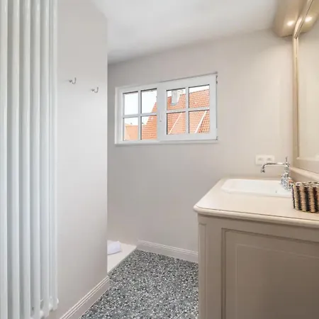 Manouchka In Luxury Seaside Apartamento De Haan